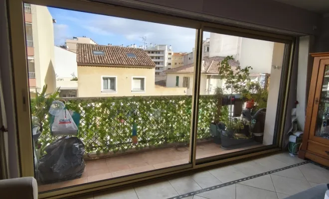 Pose d'une baie coulissante thermique et acoustique a Saint Maxime