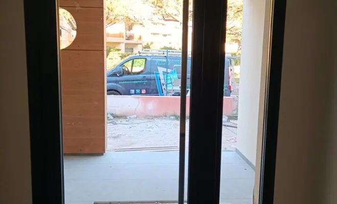 Pose de porte d'entrée, Fréjus, Alu Def Service