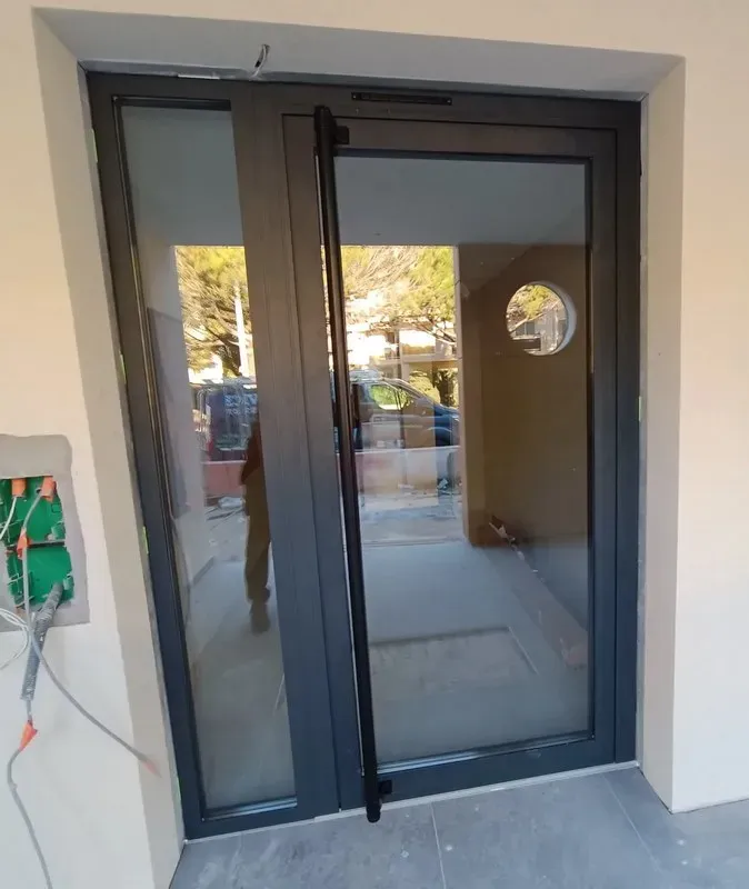 Changement porte d'entrée alu à Puget sur Argens