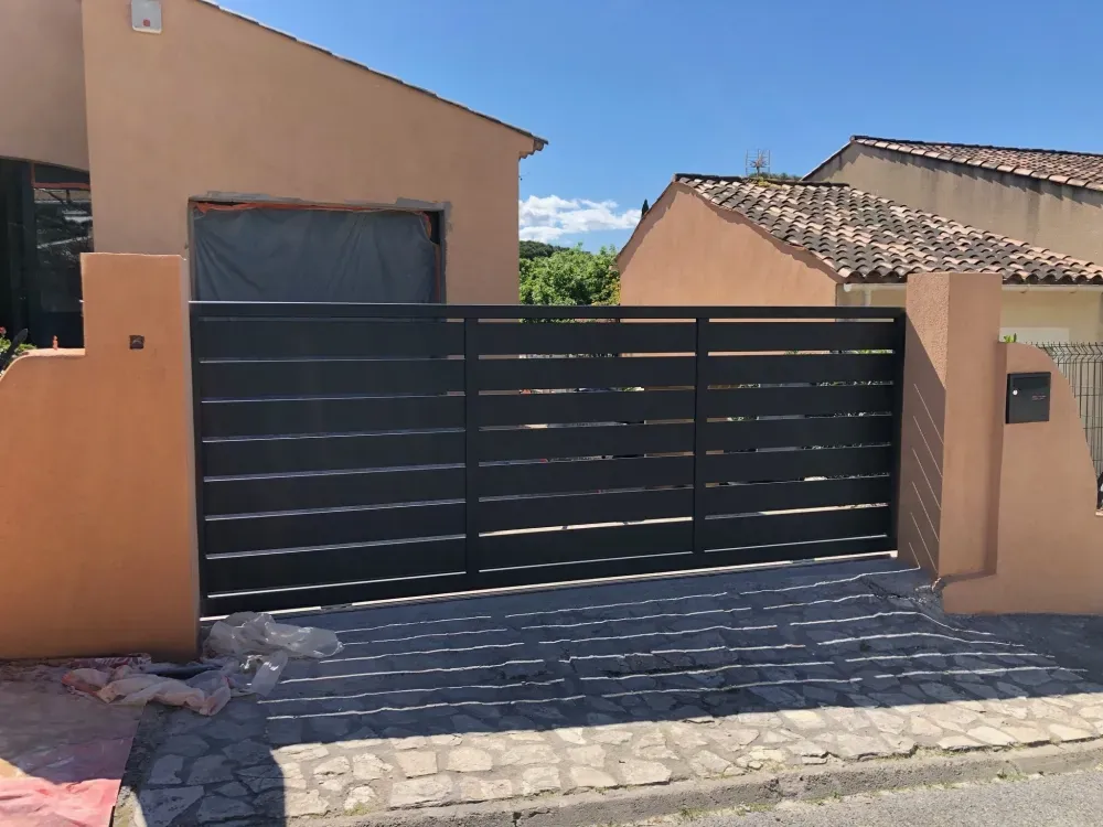 Portail aluminium à Puget sur Argens